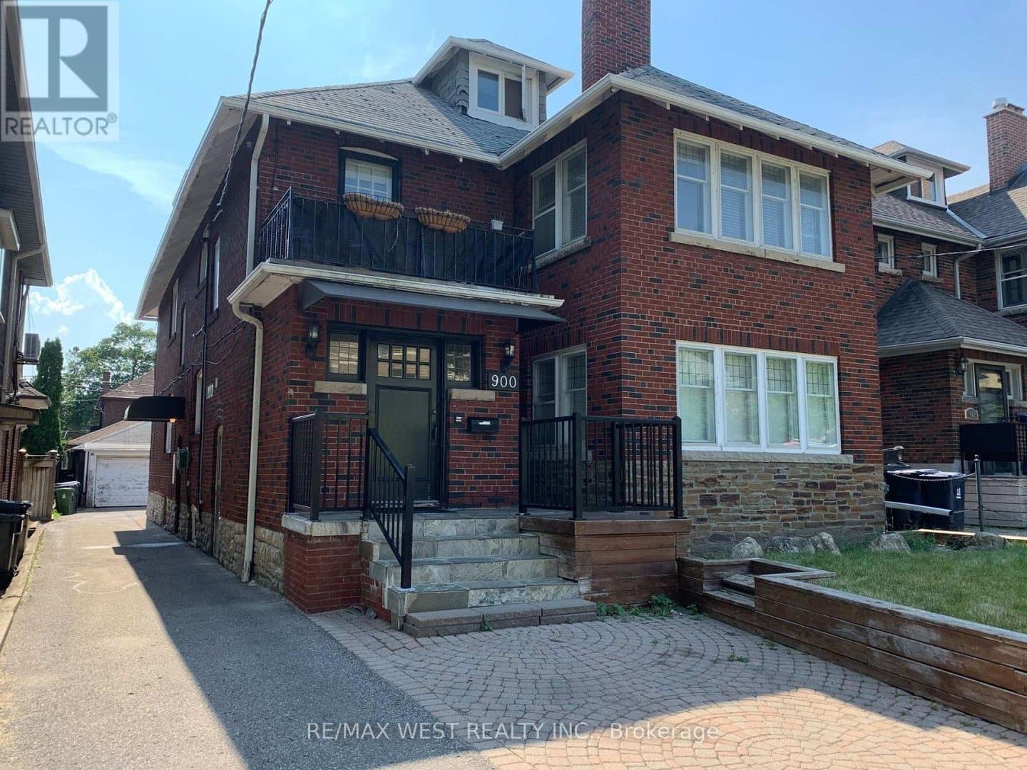 900 Avenue Road - Photo 1