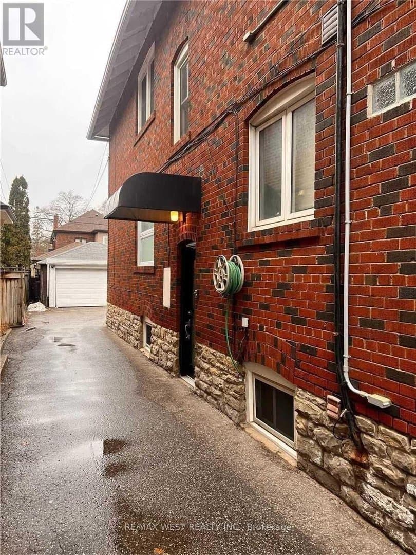 900 Avenue Road - Photo 2