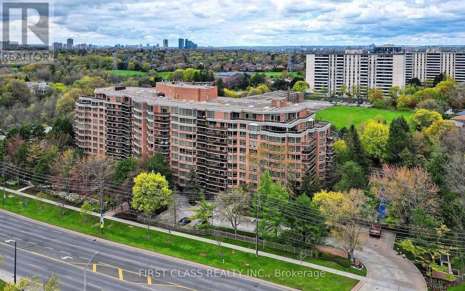 3181 Bayview Avenue - Photo 2
