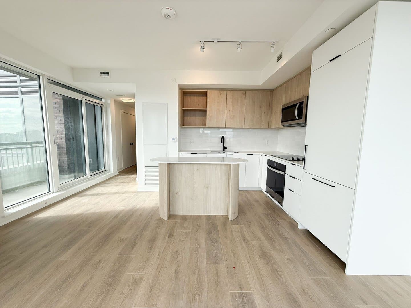 1185 Dupont Street - Photo 3