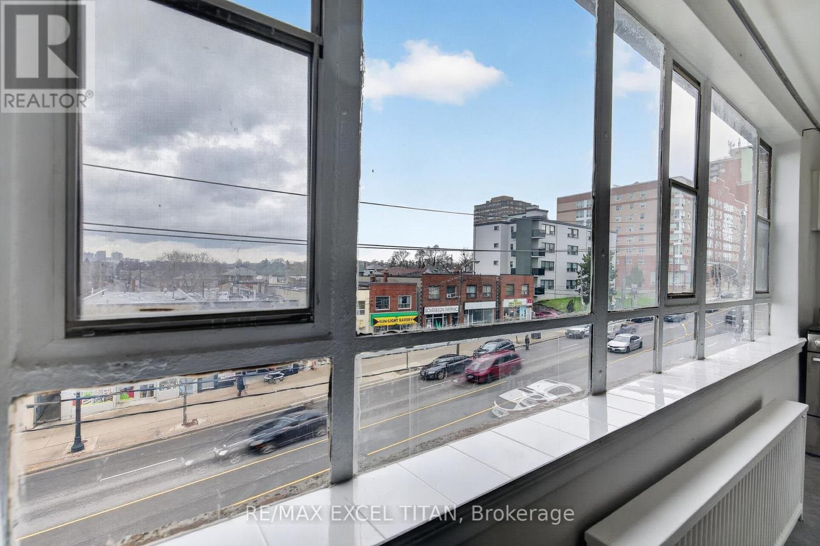 2515 Eglinton Avenue - Photo 2