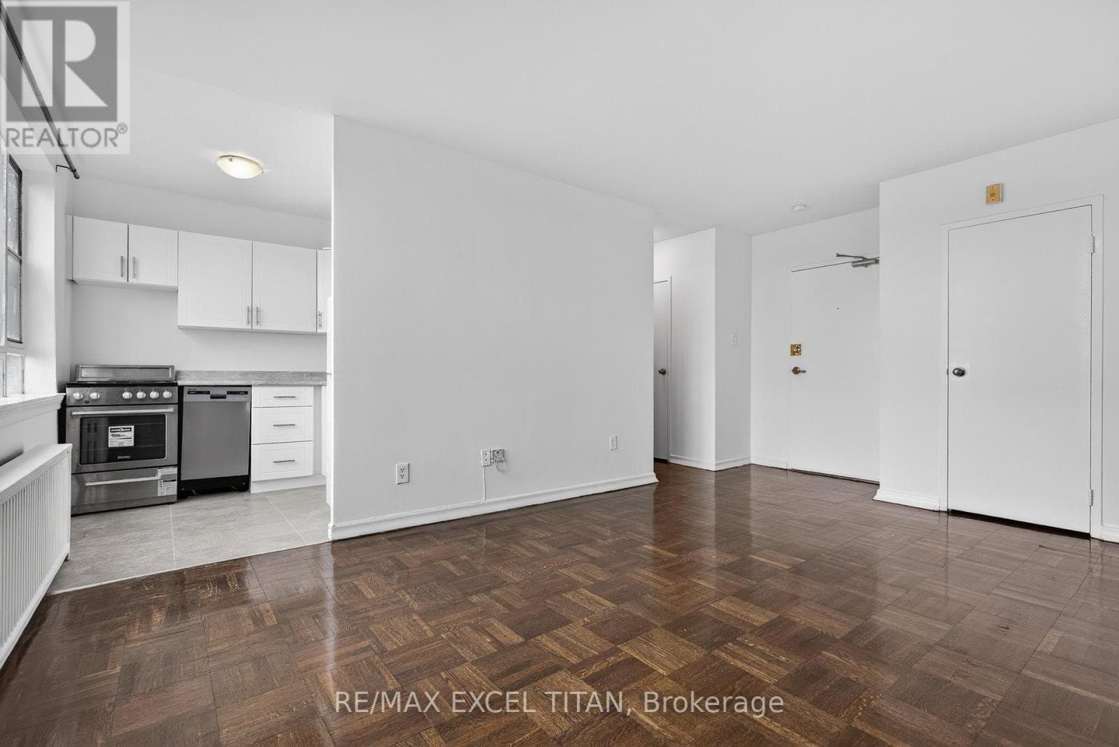 2515 Eglinton Avenue - Photo 4