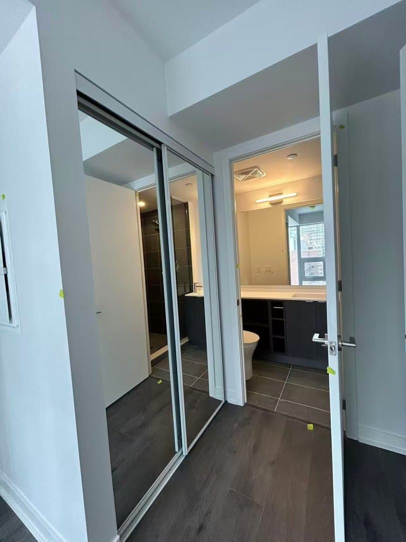100 Queen Street West - Photo 3