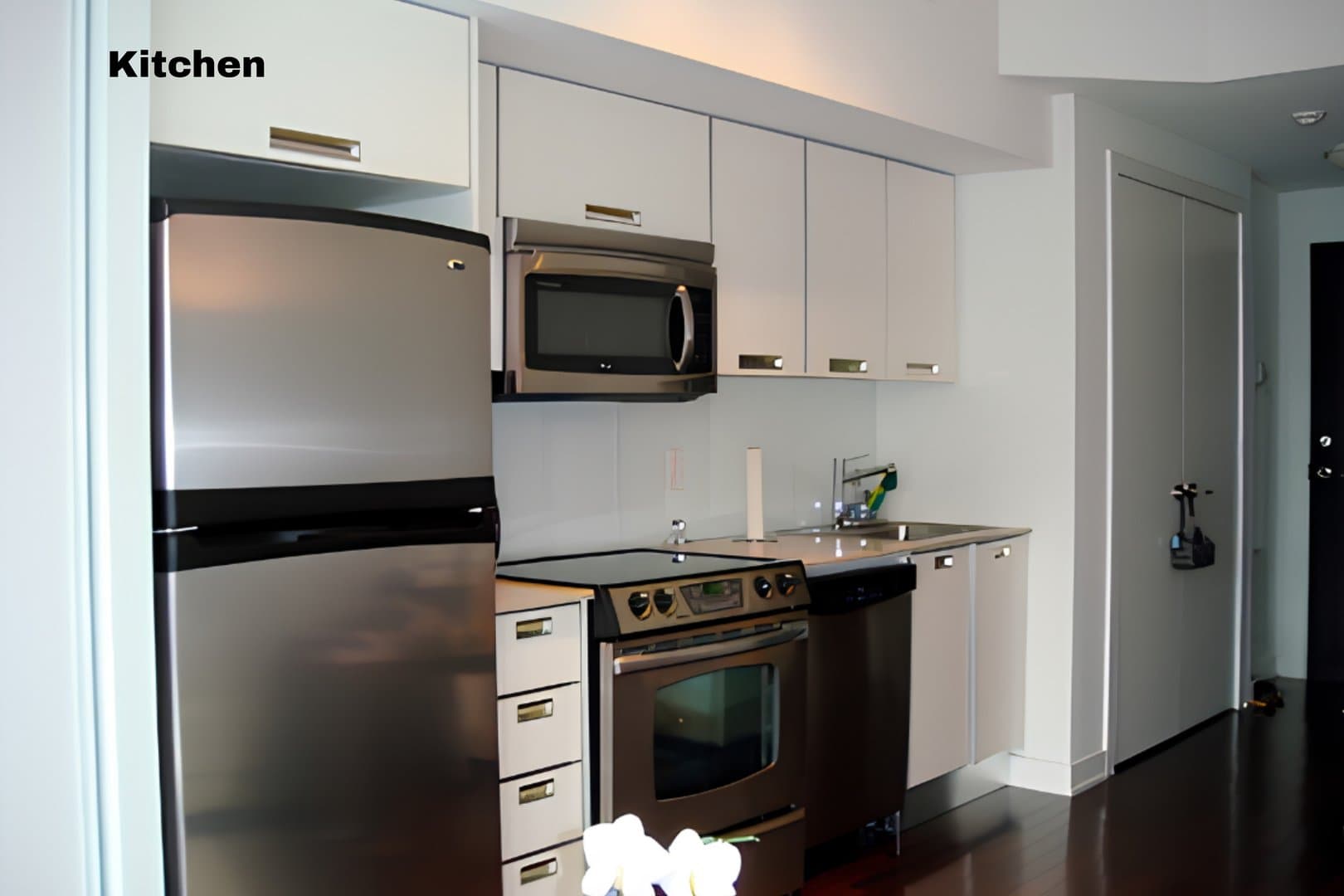 33 Charles Street East - Photo 2