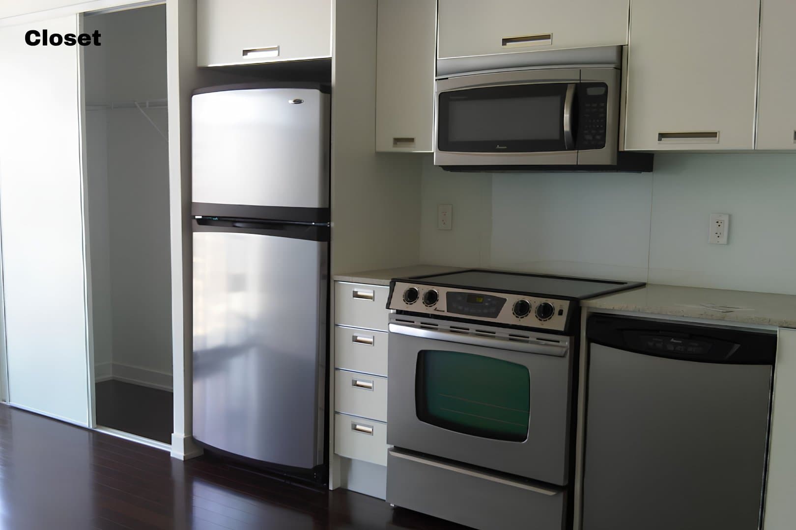 33 Charles Street East - Photo 3