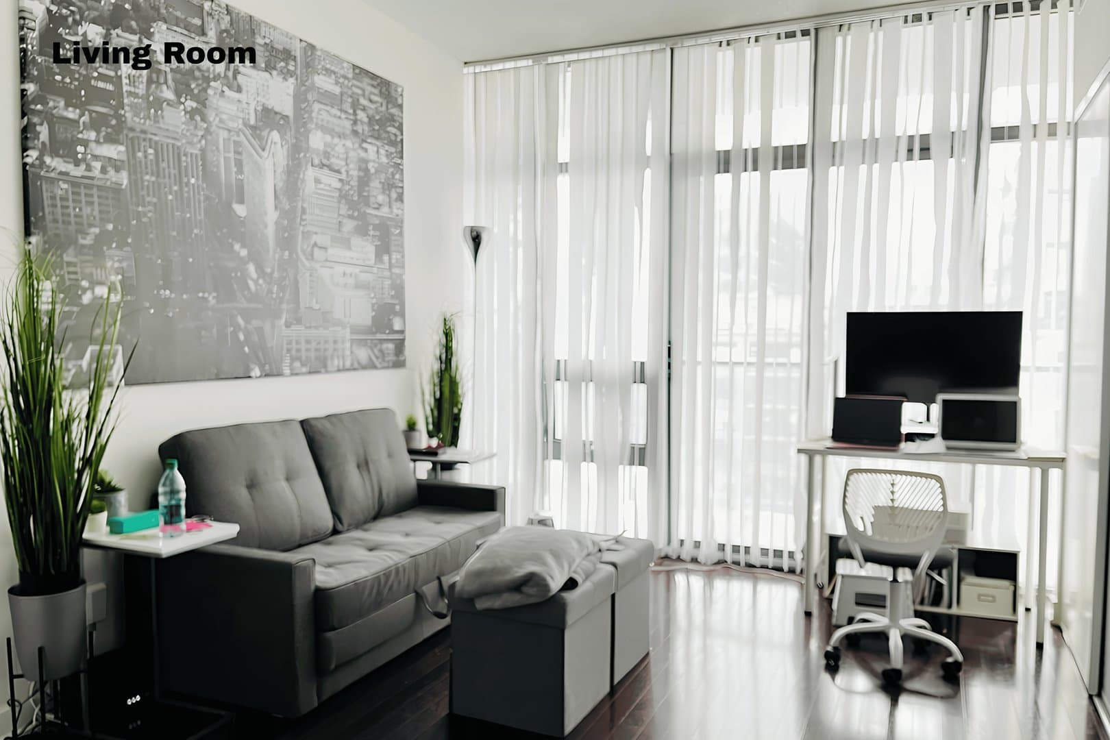 33 Charles Street East - Photo 1