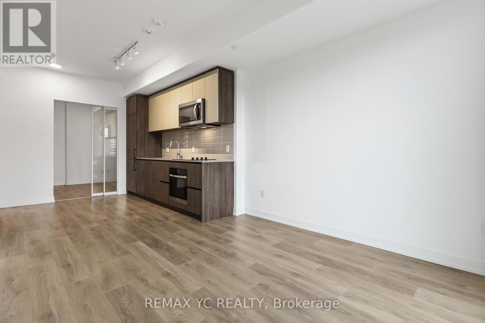 150 Logan Avenue - Photo 3