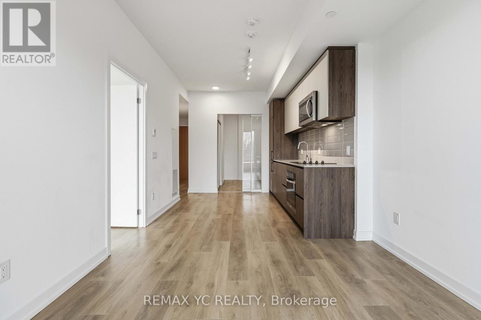 150 Logan Avenue - Photo 4