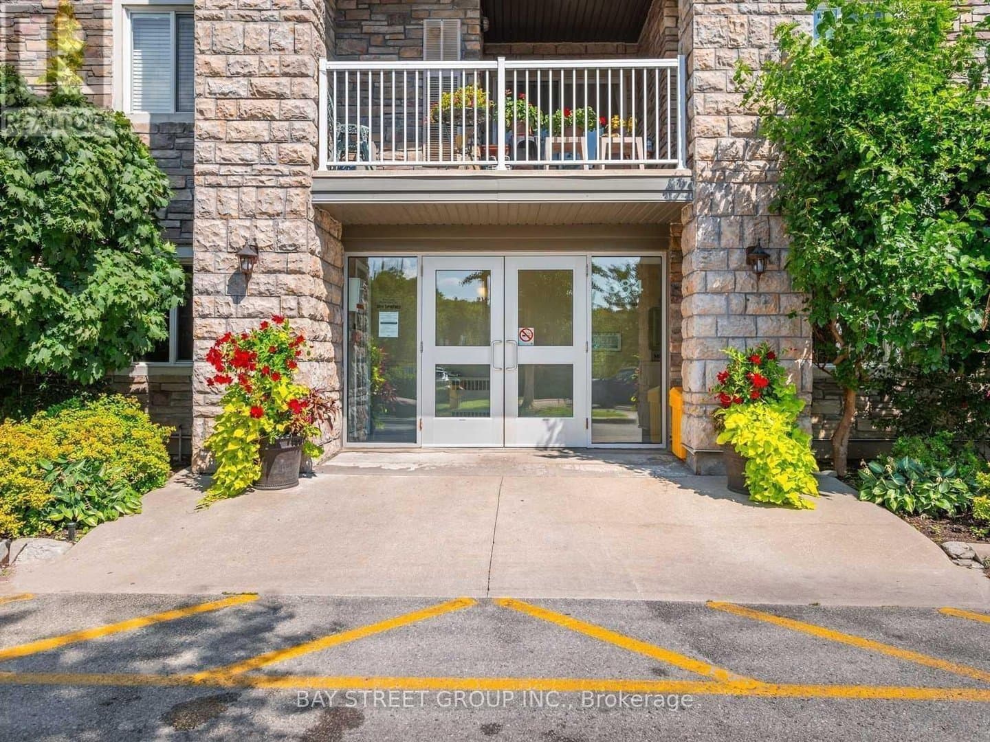 684 Warden Avenue - Photo 2