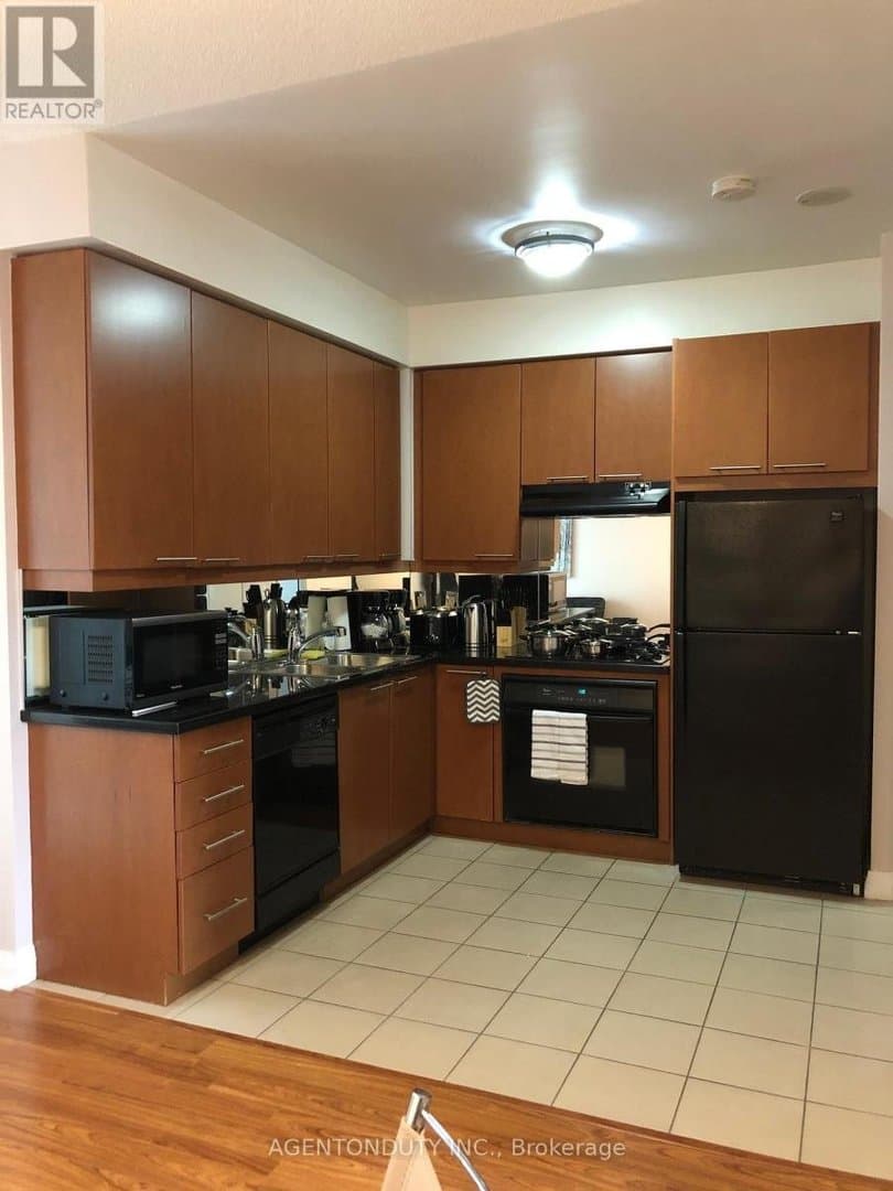 1121 Bay Street - Photo 2