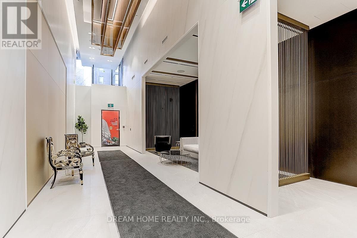 319 jarvis Street - Photo 1