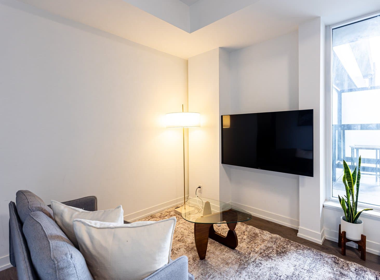 270 Dufferin Street - Photo 2
