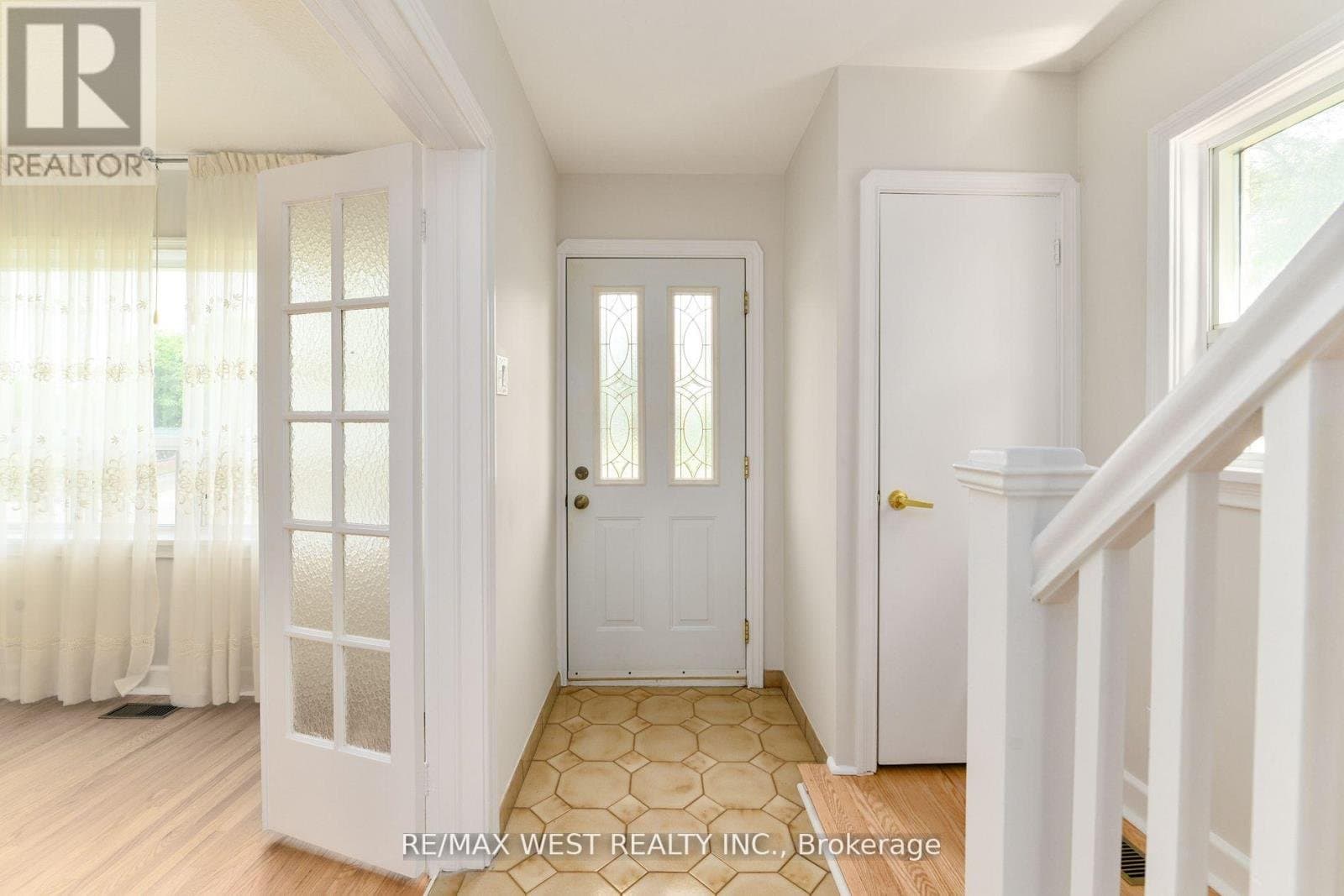 83 East Drive - Photo 3