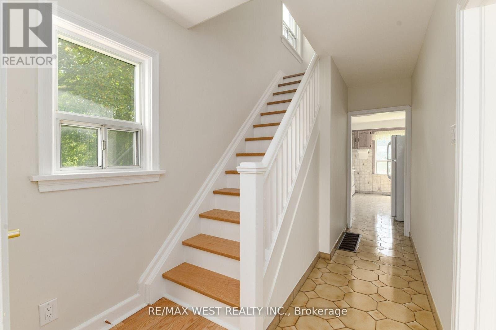 83 East Drive - Photo 4