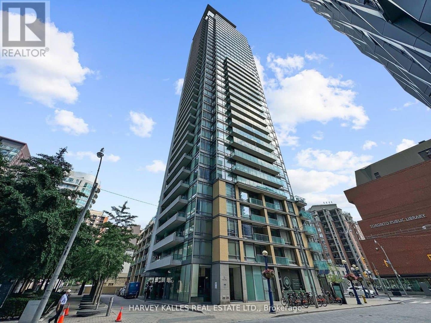 18 Yorkville Avenue - Photo 1