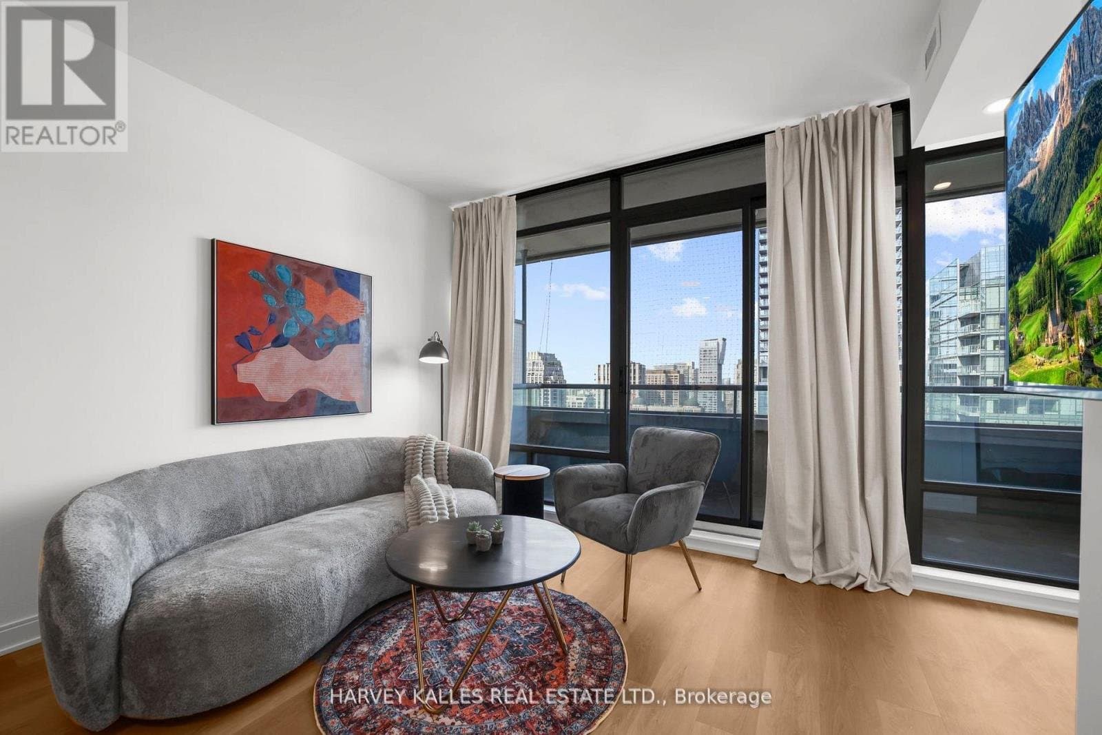18 Yorkville Avenue - Photo 4