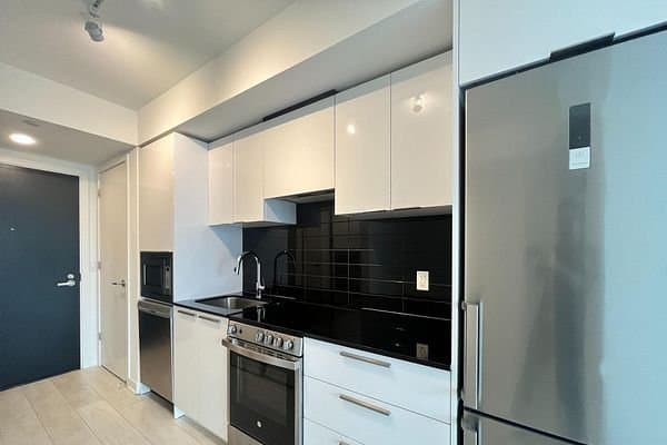501 Yonge Street - Photo 1