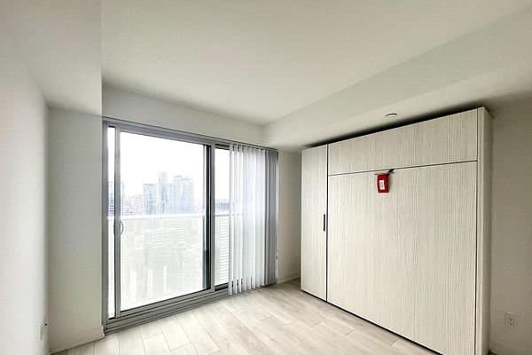 501 Yonge Street - Photo 2