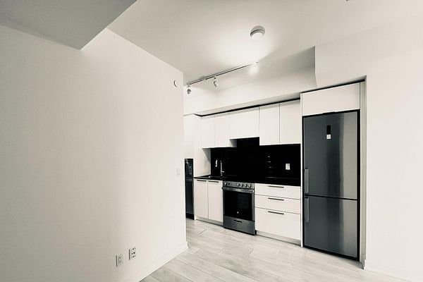 501 Yonge Street - Photo 3