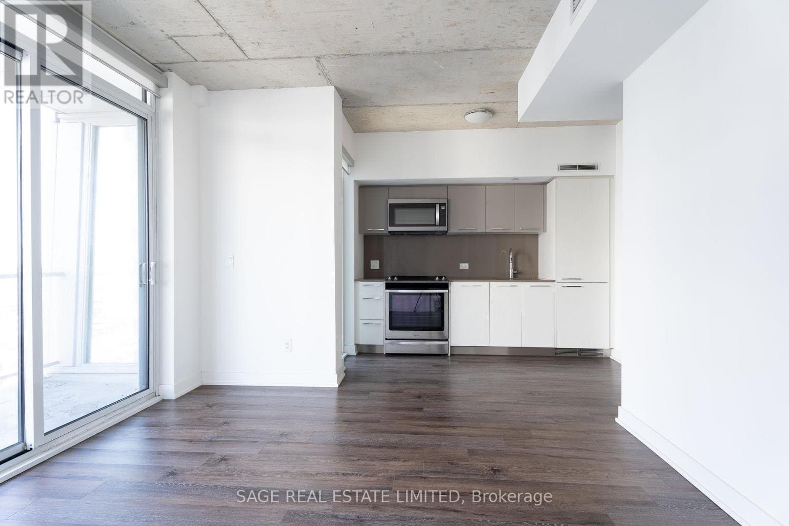 15 Baseball Place - Photo 2