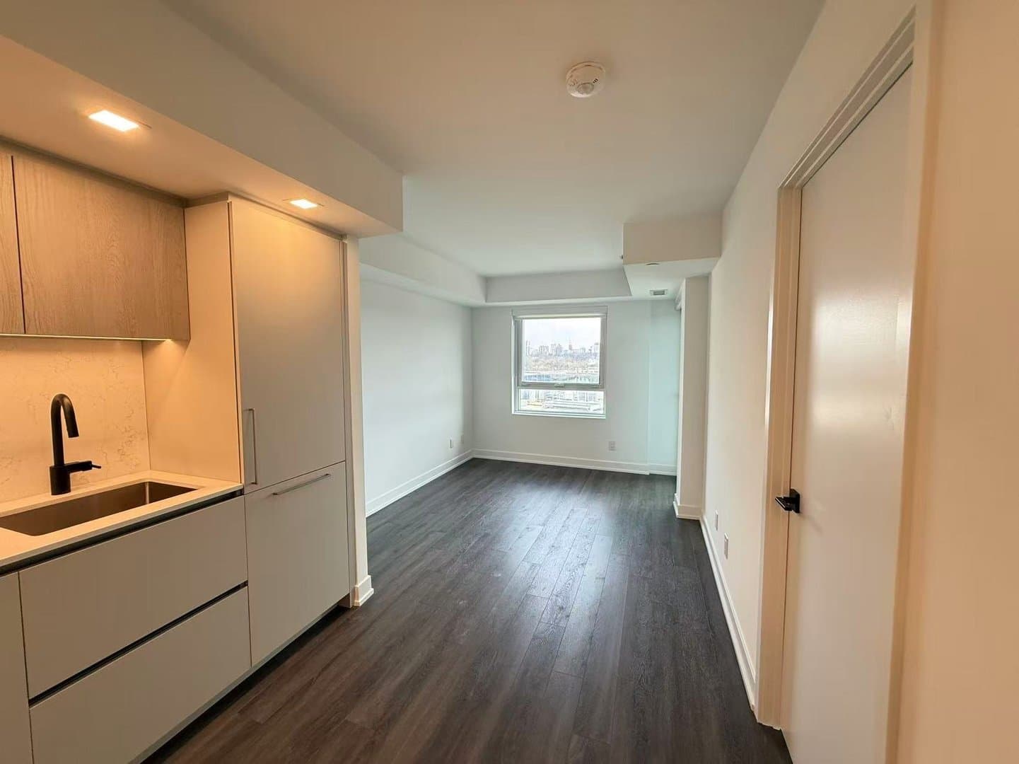 609 Sherbourne Street - Photo 3