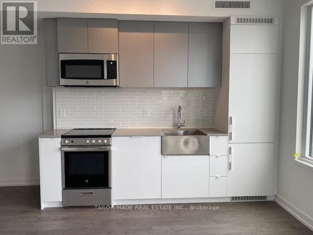 270 Dufferin Street - Photo 2