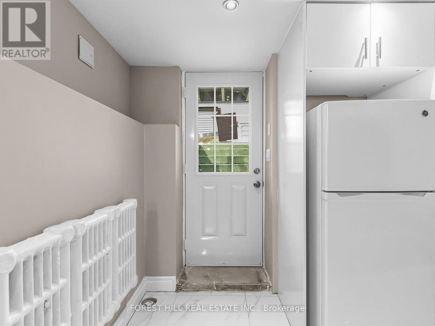 12 Salem Avenue - Photo 2