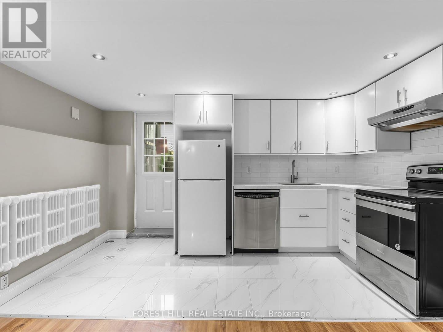 12 Salem Avenue - Photo 3