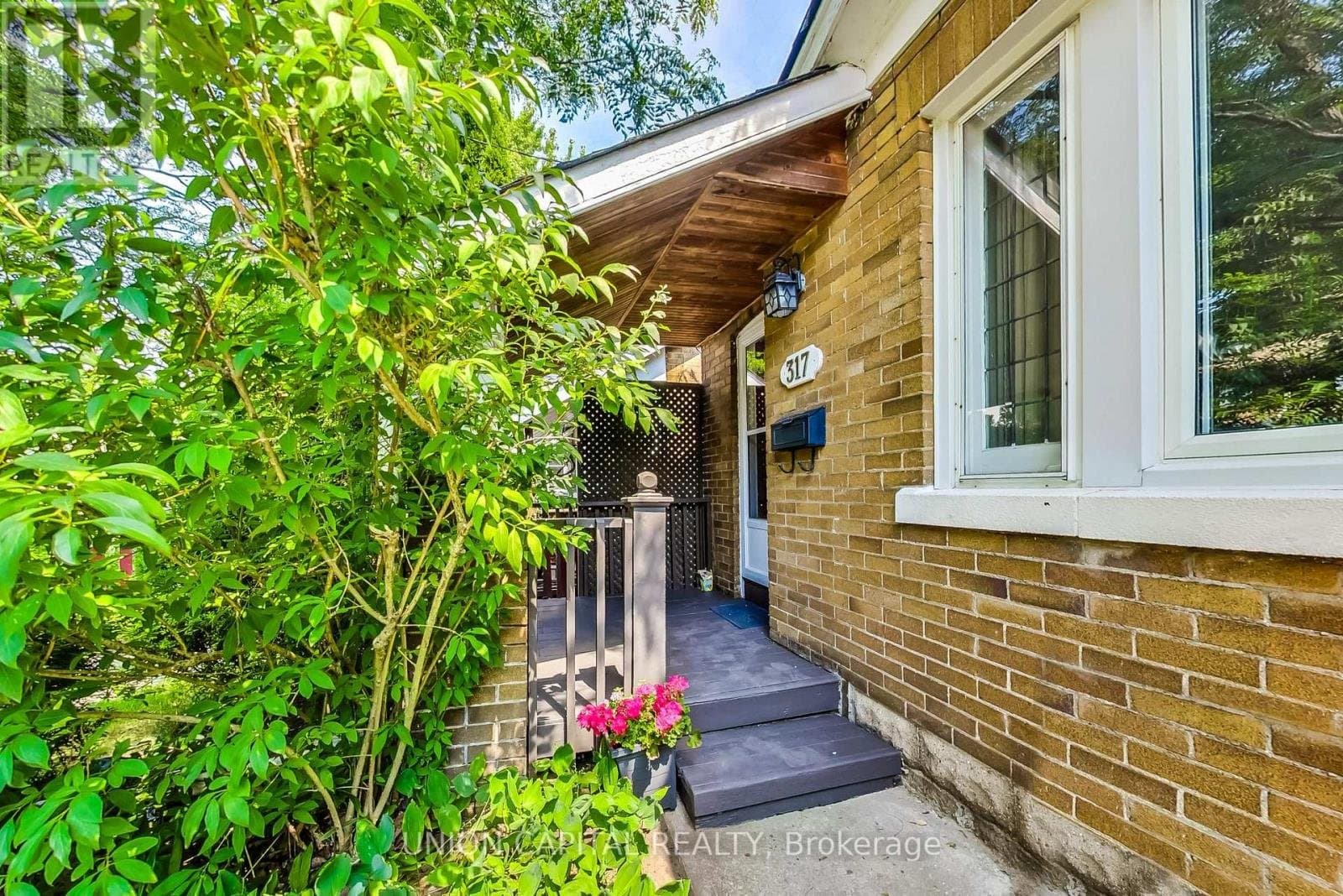 317 Victoria Park Avenue - Photo 4