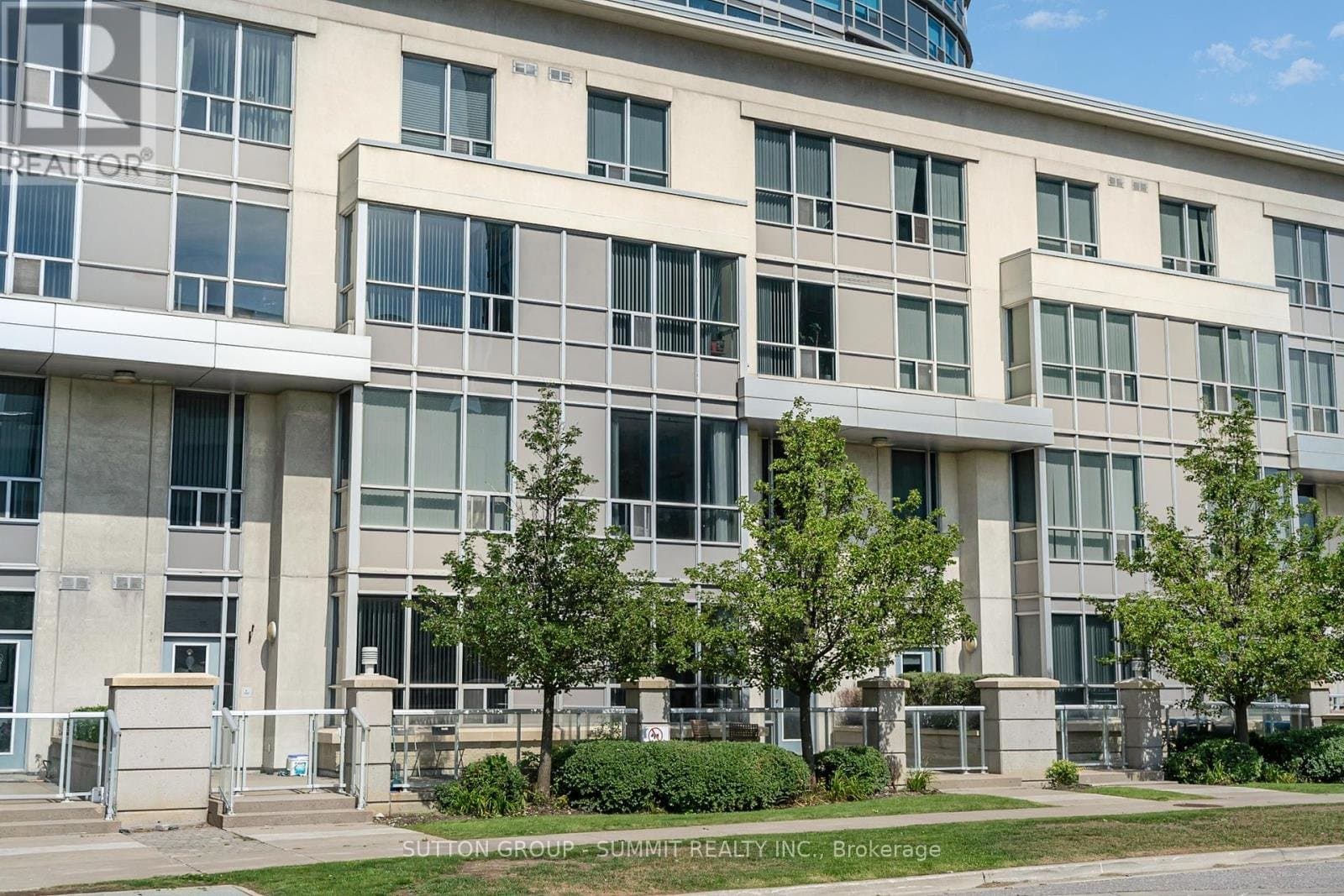38 Lee Centre Drive
