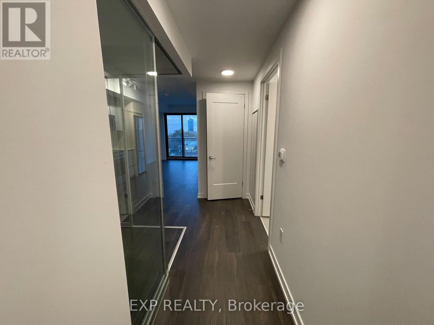 799 The Queensway - Photo 4