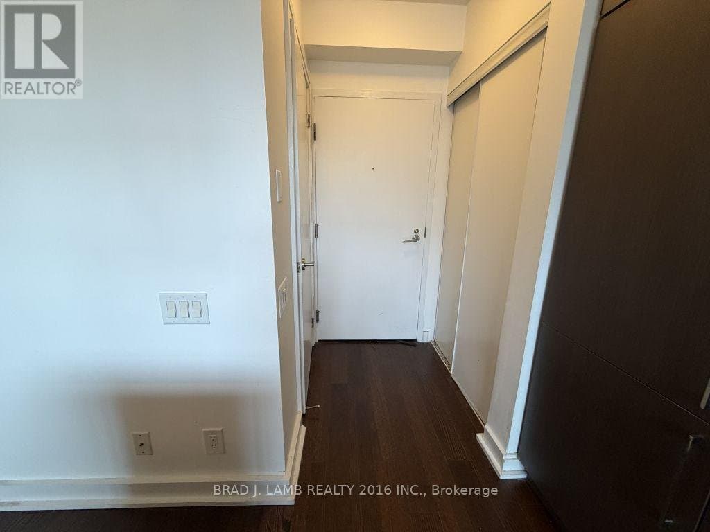 5 Hanna Avenue - Photo 2