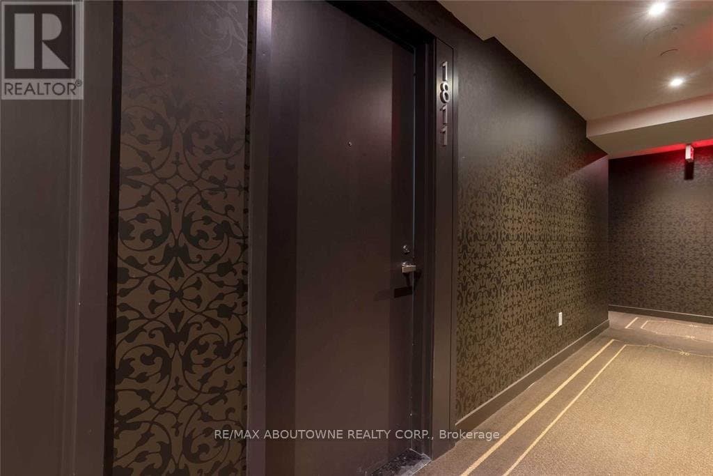 197 Yonge Street - Photo 2