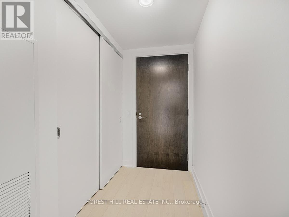 11 Yorkville Avenue - Photo 2