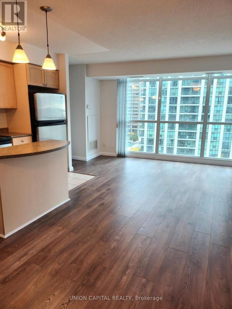 18 Yonge Street
