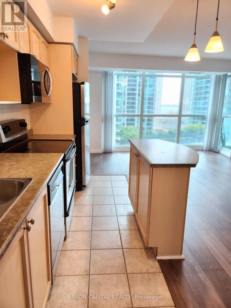 18 Yonge Street - Photo 2