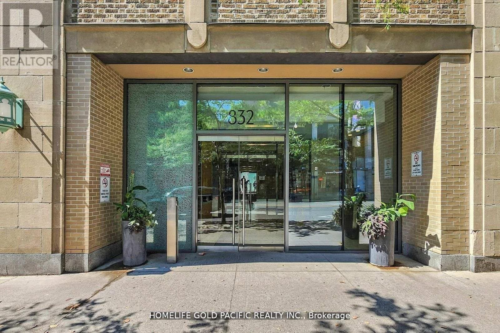 832 Bay Street - Photo 2