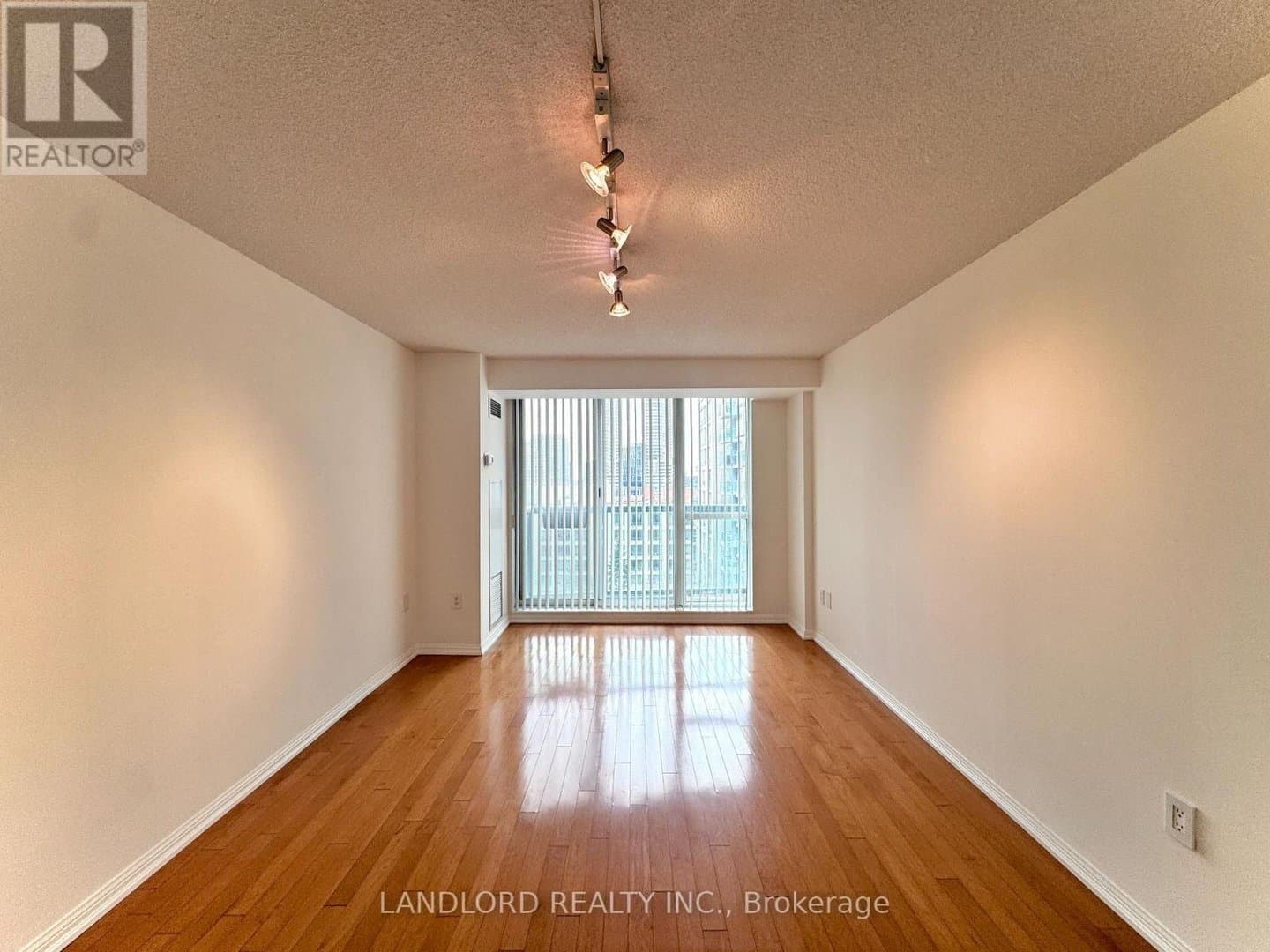 109 Front Street - Photo 4