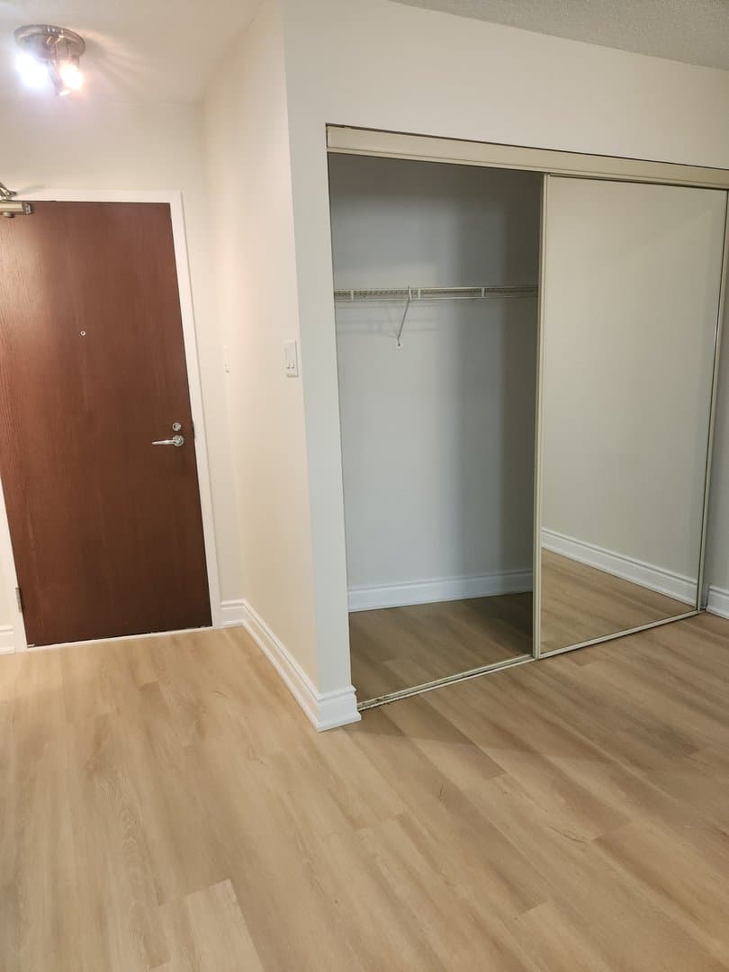 1055 Bay Street - Photo 2