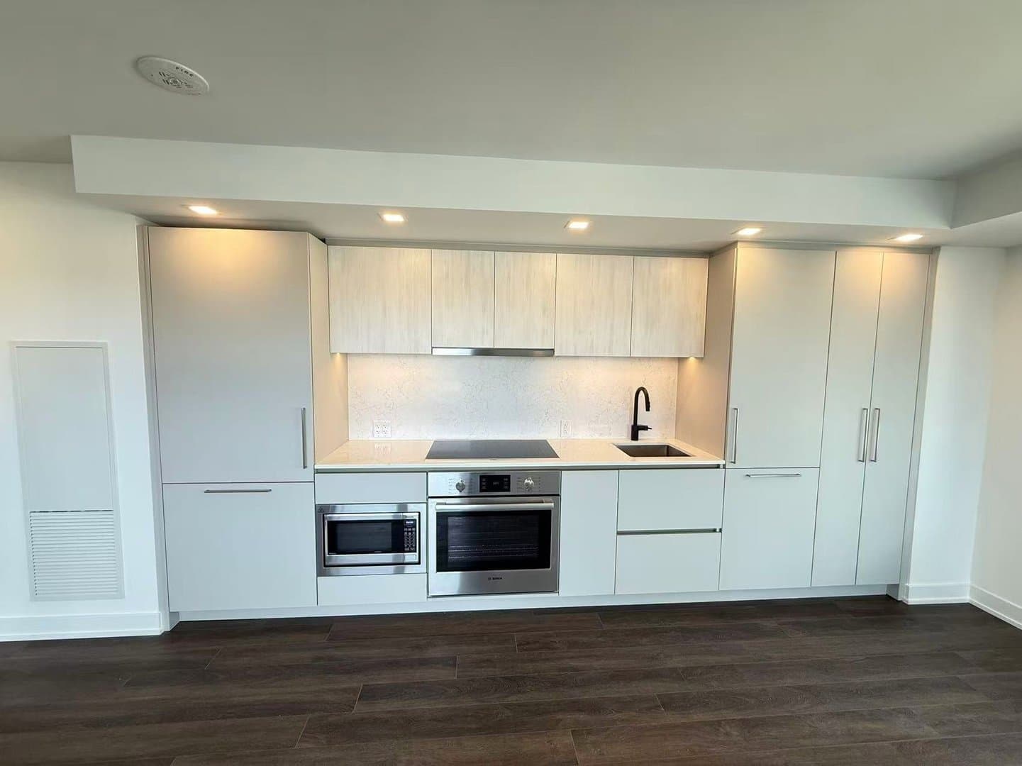 609 Sherbourne Street - Photo 2