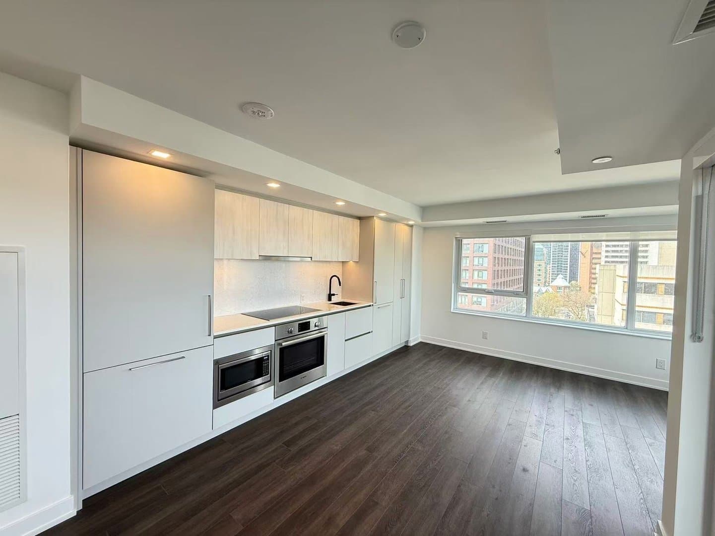 609 Sherbourne Street - Photo 3