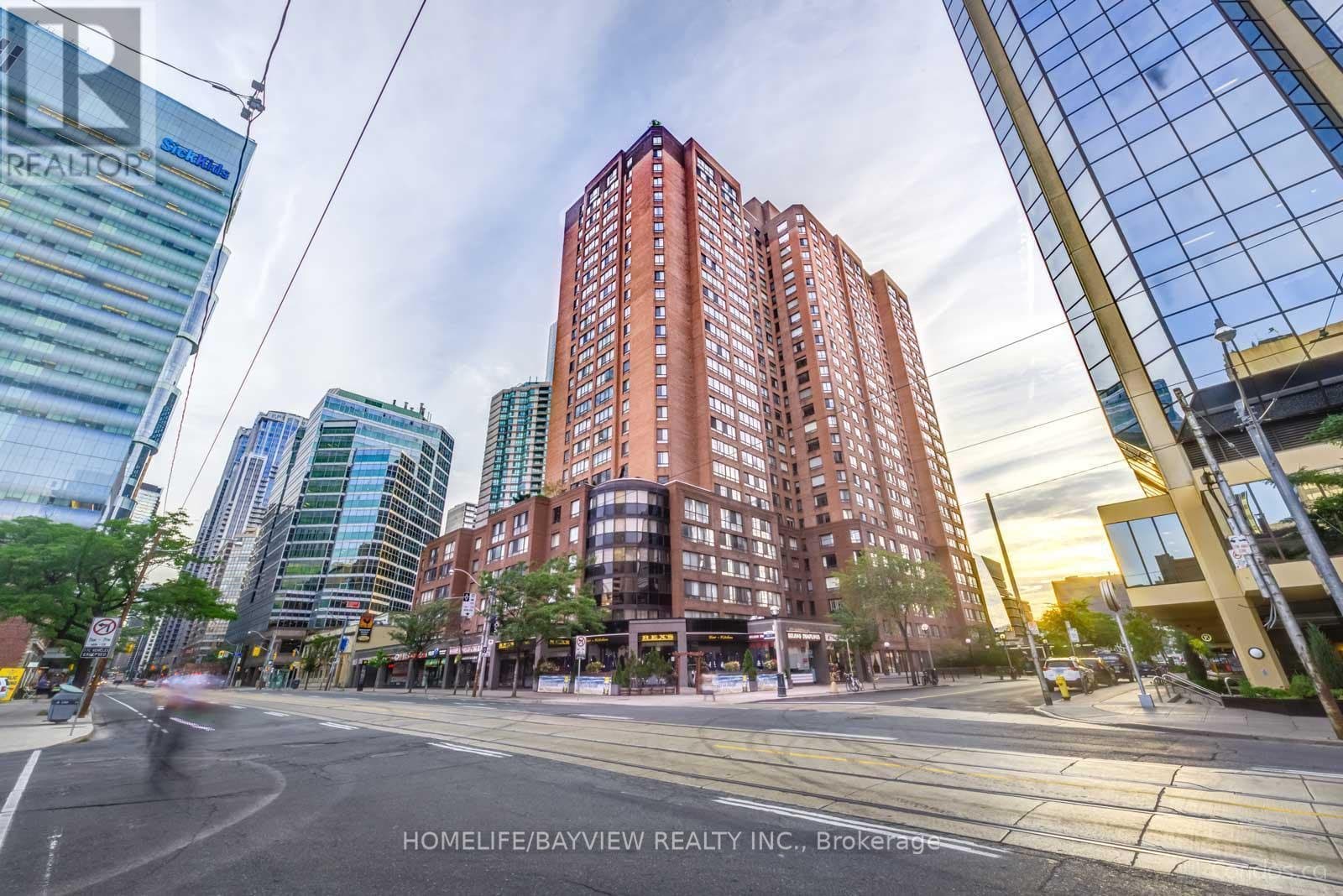 633 bay Street - Photo 1