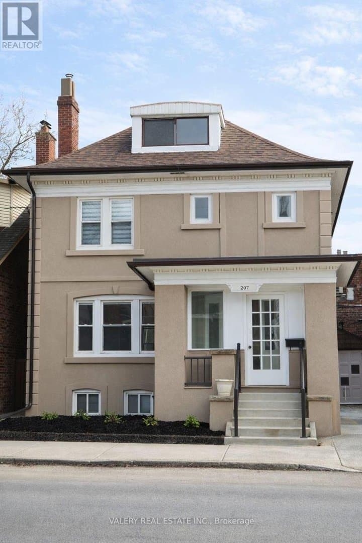 207 Oakwood Avenue