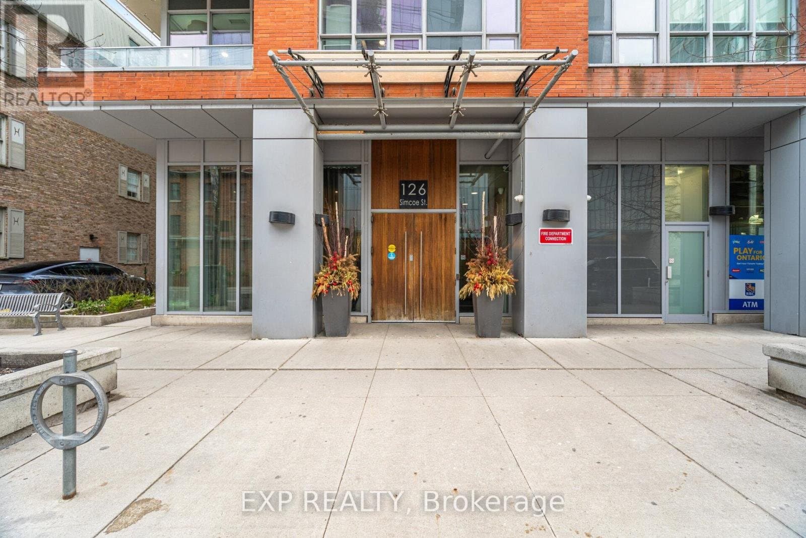 126 Simcoe Street - Photo 2