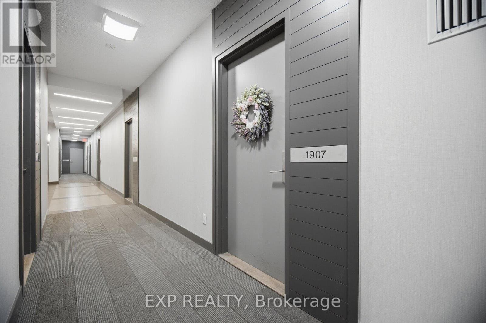 126 Simcoe Street - Photo 3