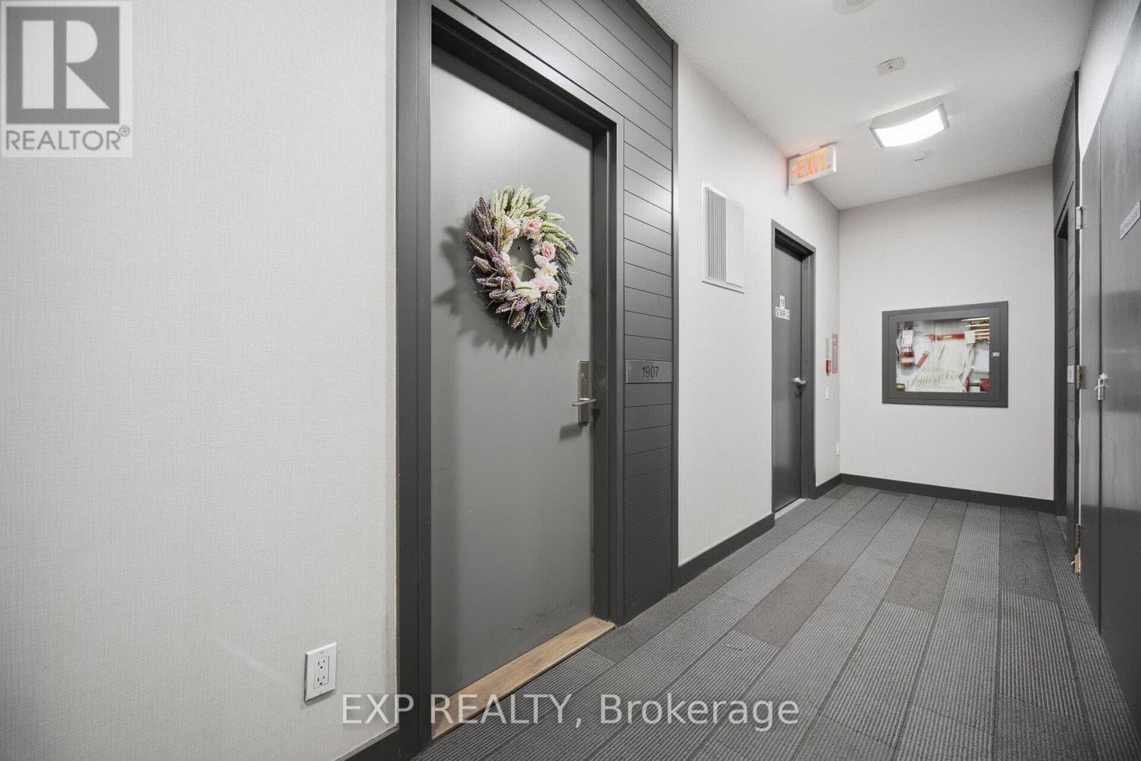 126 Simcoe Street - Photo 4