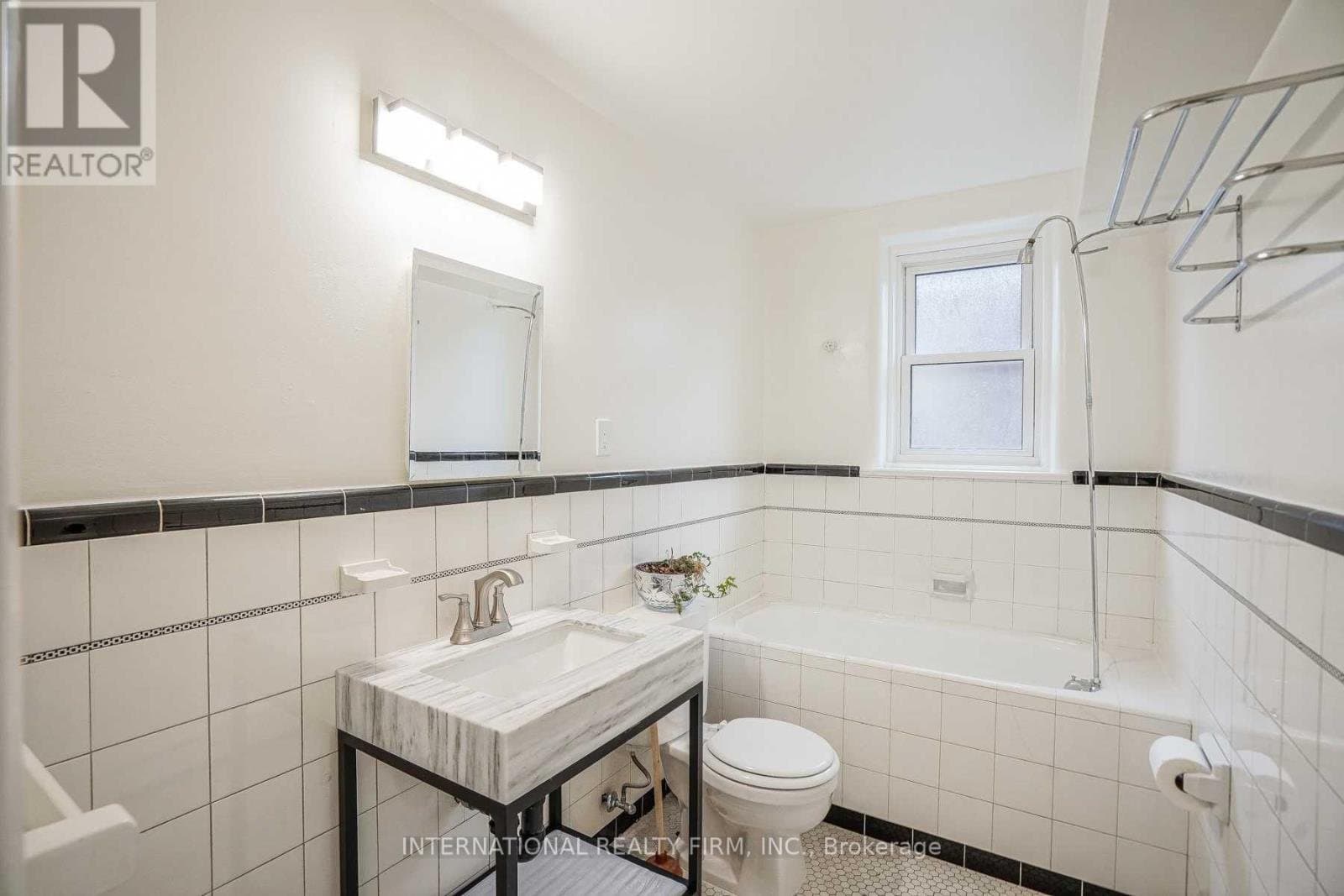 295 Indian Grove - Photo 2