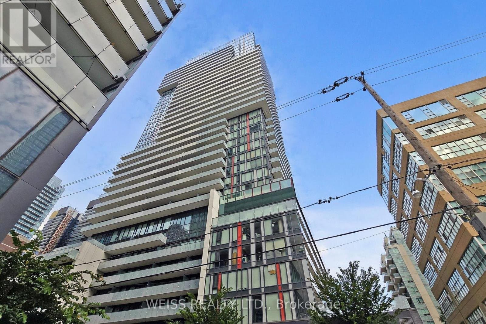 185 Roehampton Avenue - Photo 4