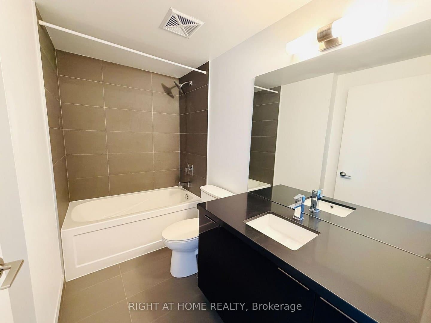 8 Eglinton Avenue East - Photo 4