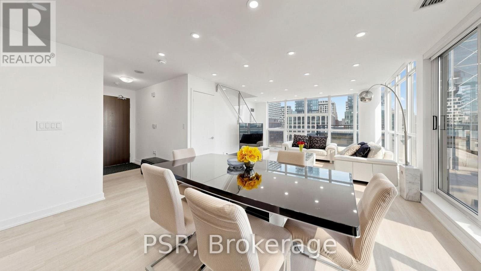8 Telegram Mews - Photo 3
